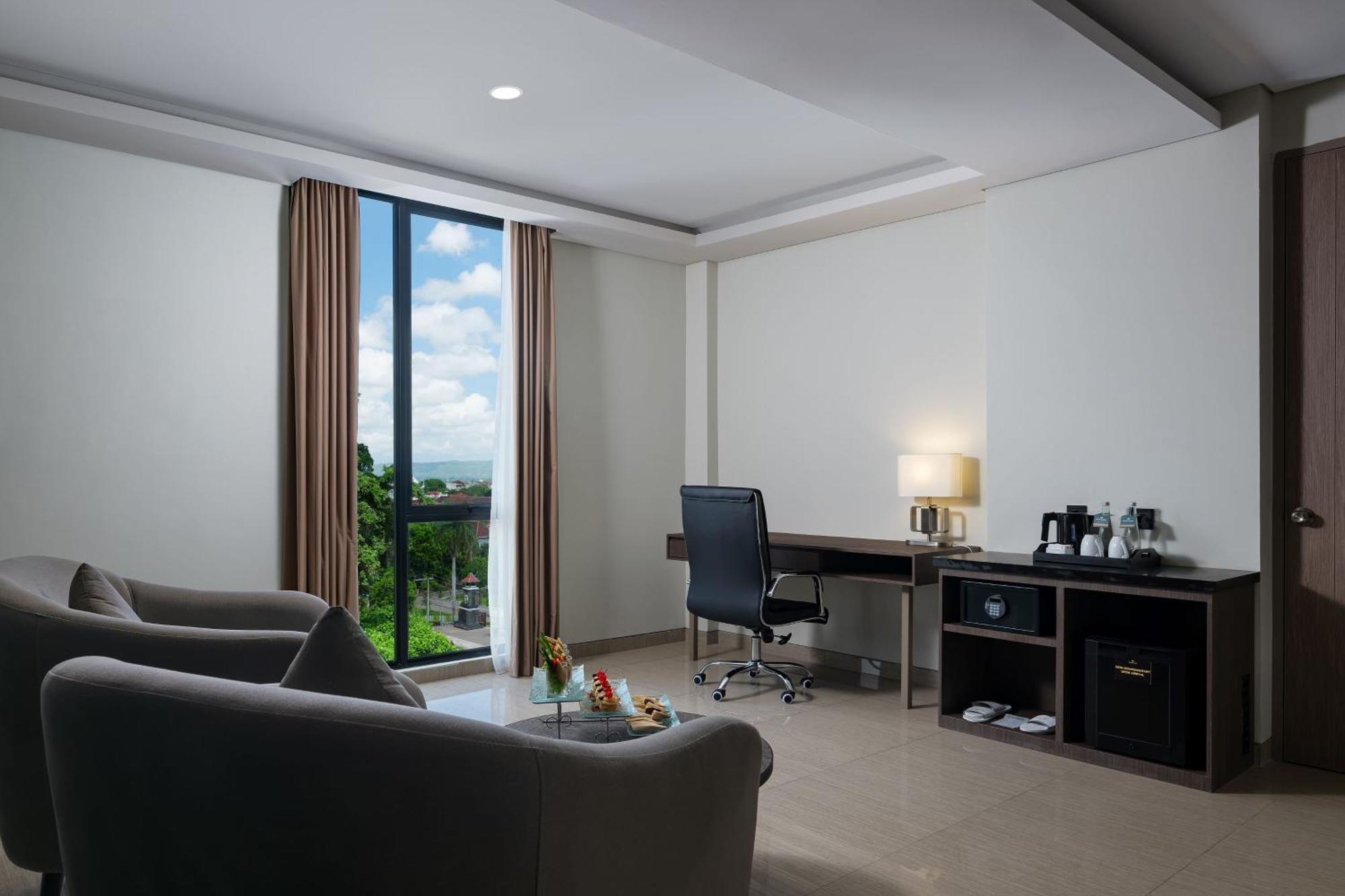 Hotel Santika Blitar Exteriér fotografie