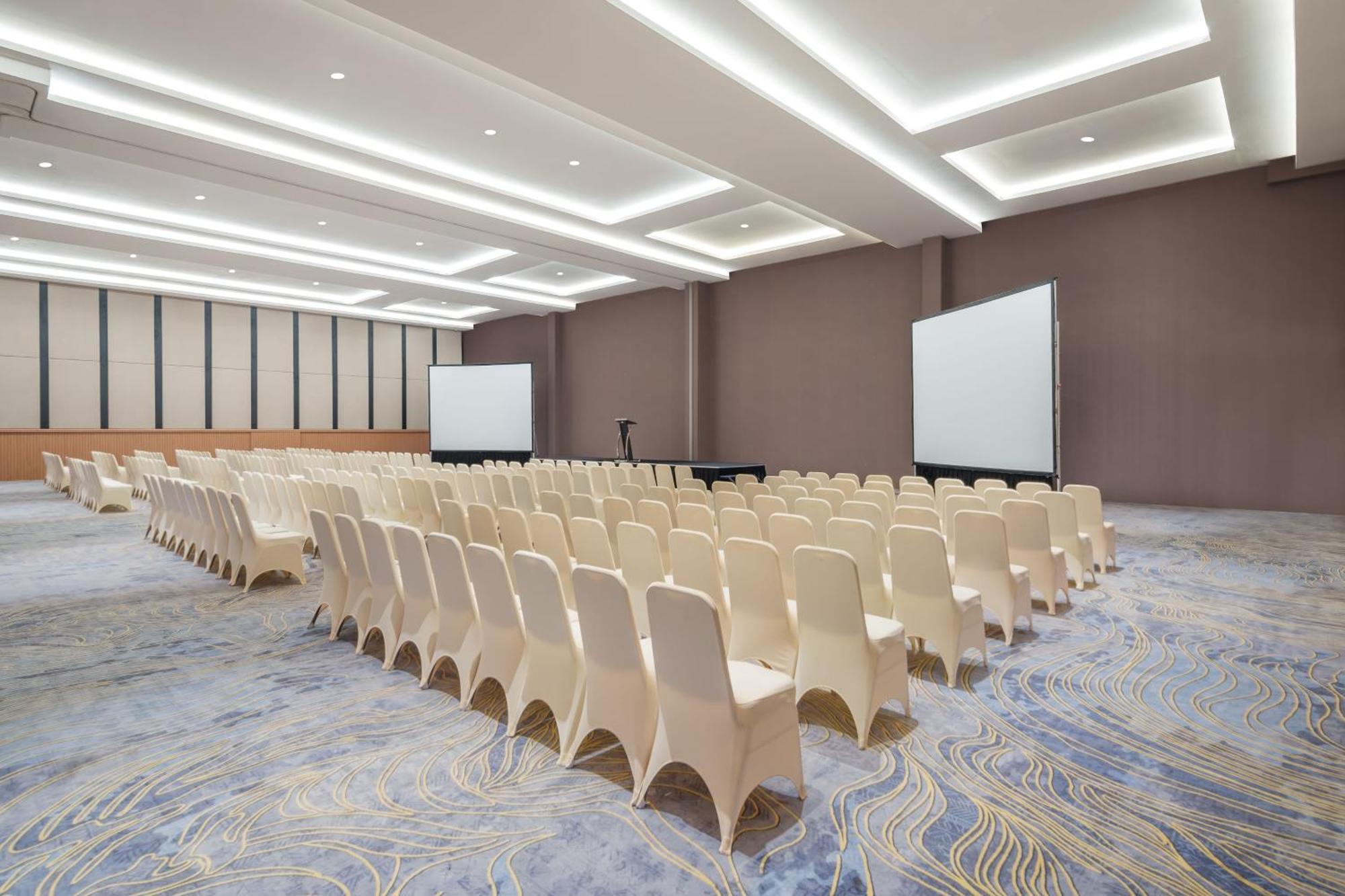 Hotel Santika Blitar Exteriér fotografie