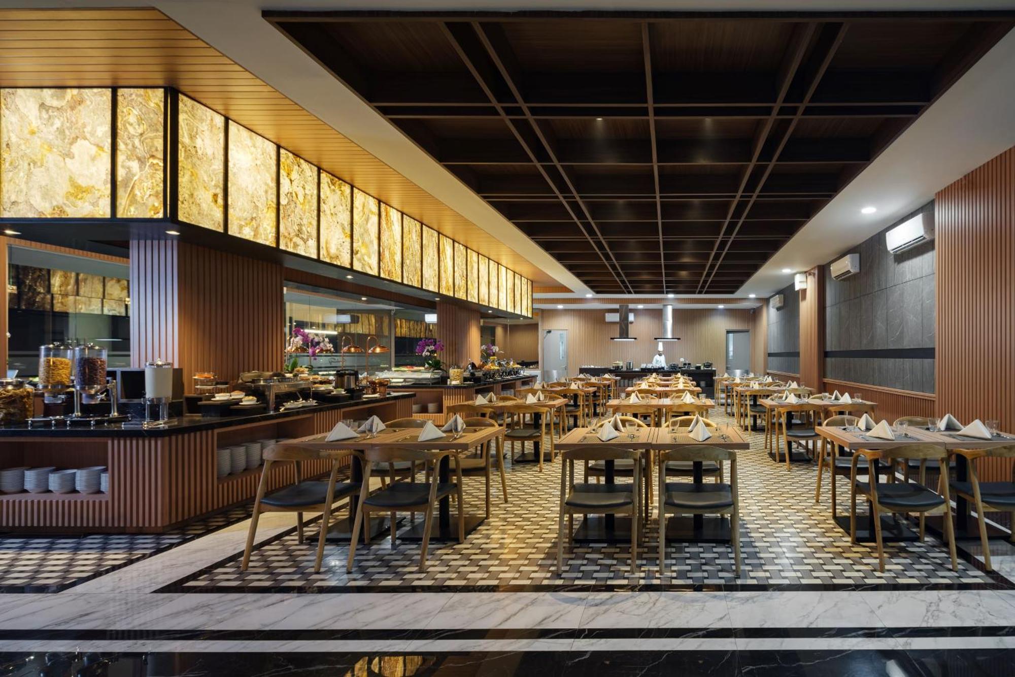 Hotel Santika Blitar Exteriér fotografie